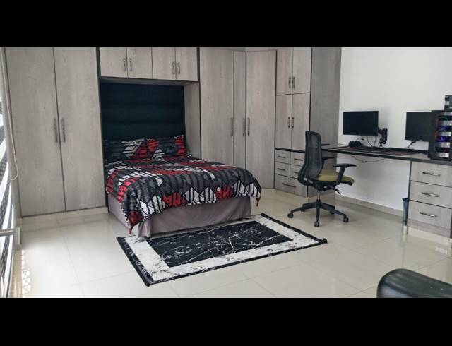 6 BEDROOM HOUSE FOR SALE IN MONDEOR